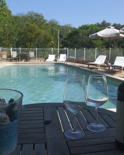 Villa Il Castagno: Water, Eigendom, Zwembad, Azure, Fabriek, Boom, Buitenmeubels, Fles, Lucht, Vrije Tijd