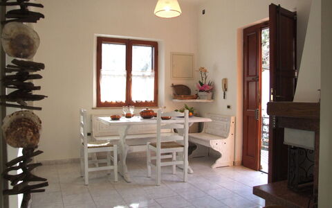 Villa Agrifogli: Kamer, Eigendom, Meubilair, Interieur Ontwerp, Verdieping, Gebouw, Huis, Tafel, Eetkamer, Architectuur