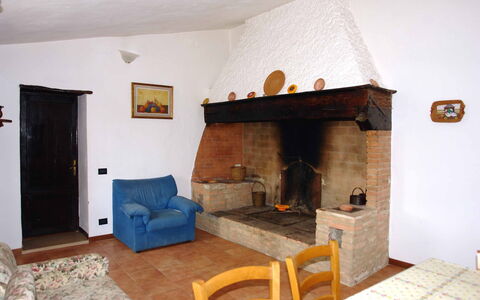 Tenuta Il Tresto: Kamer, Eigendom, Haard, Huis, Gebouw, Meubilair, Woonkamer, Onroerend Goed, Interieur Ontwerp, Steenoven