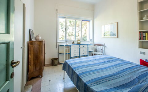 Marina Dei Ronchi Prestige: Slaapkamer, Kamer, Meubilair, Bed, Eigendom, Laken, Bed Frame, Verdieping, Gebouw, Interieur Ontwerp